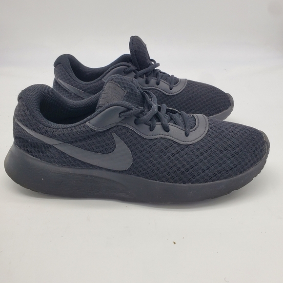 Nike Shoe Women's 10 Tanjun Triple Black Sneakers DJ6257-002 - Picture 7 of 8